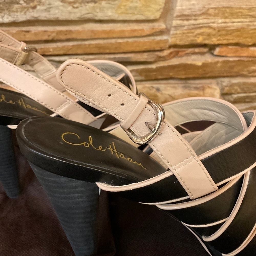 Cole Haan Black/Tan Leather Cross Strap Sandals (8.5) - Picture 6 of 7